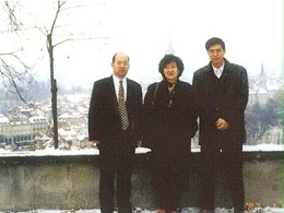 胡进江教授和中国驻瑞士大使馆官员合影